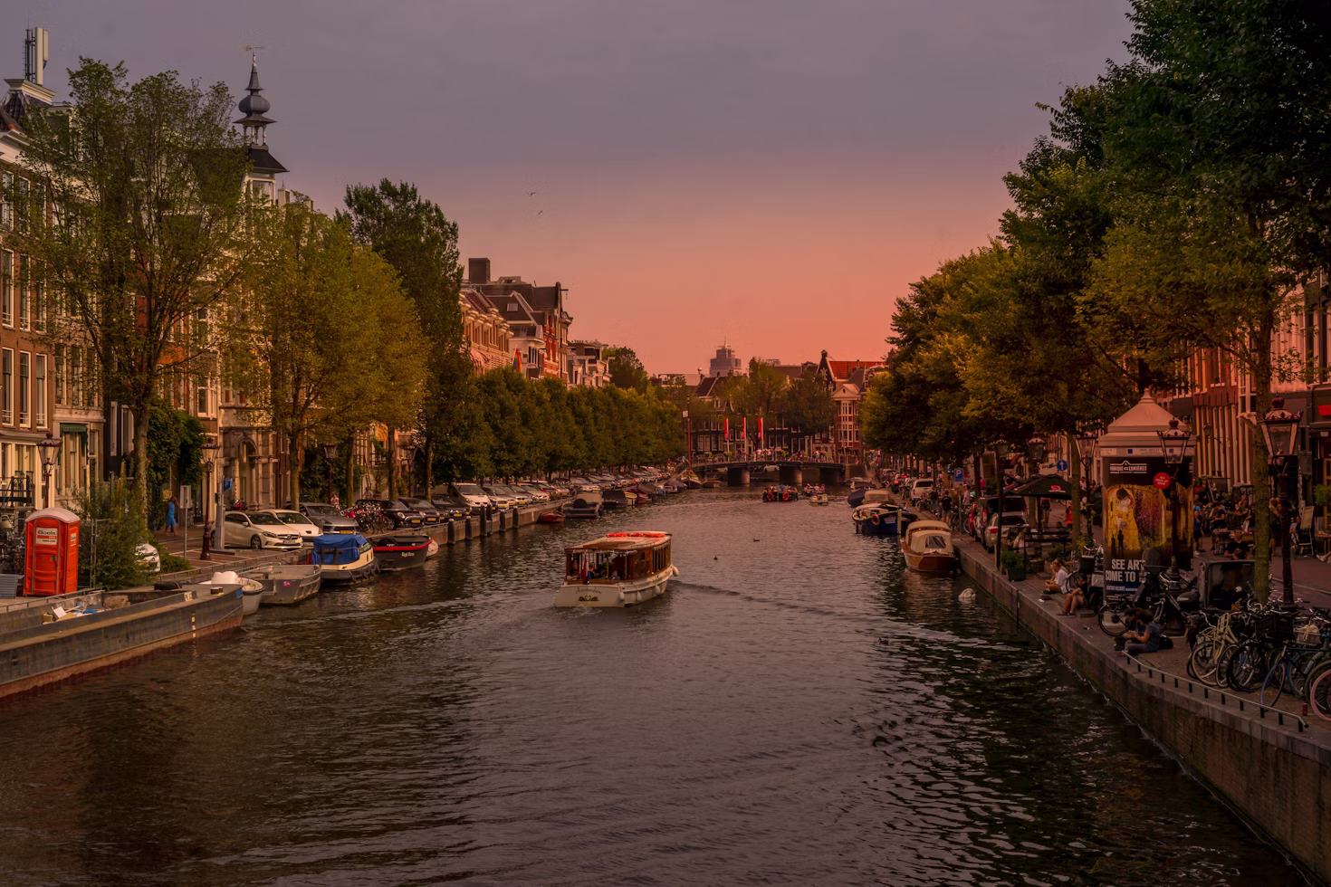 Amsterdam canal at sunset representing study abroad opportunities in the Netherlands
